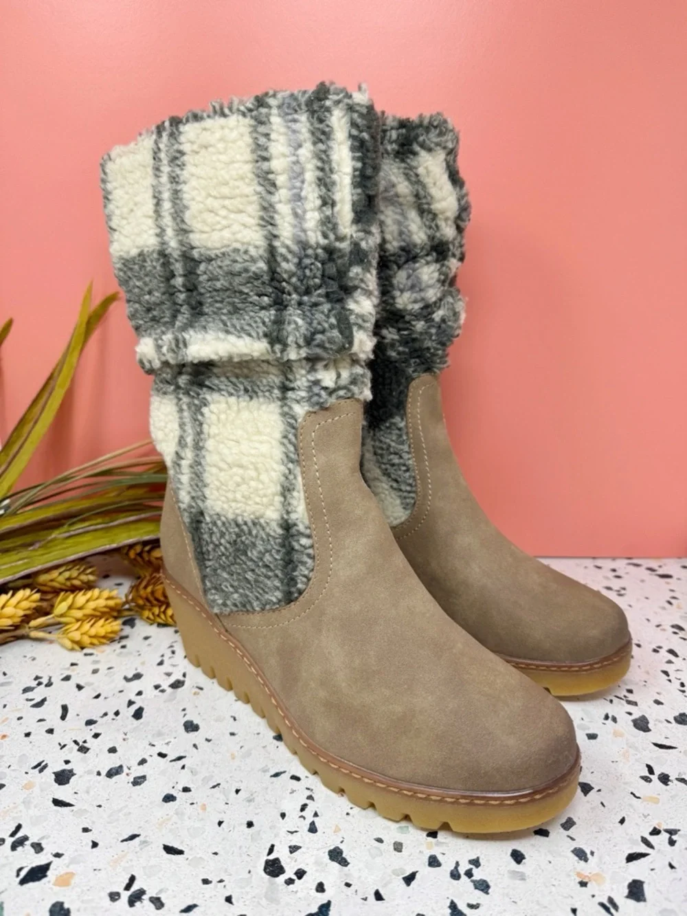 NWT Muk Luks Vermont Stowe Taupe Wedge Winter boots Sz 9.5